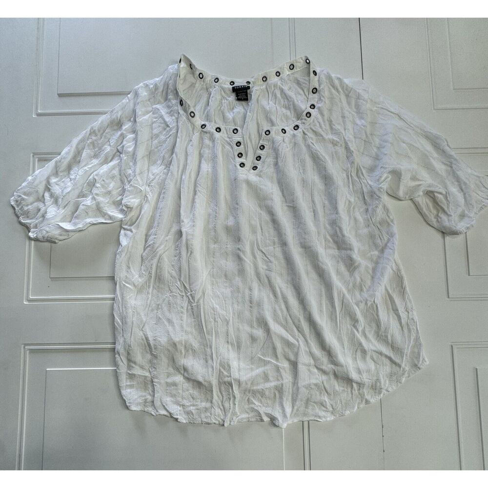 Torrid White Grommet and metallic pinstripes Shirt Top Sz 3 Plus Size 3/4 sleeve
